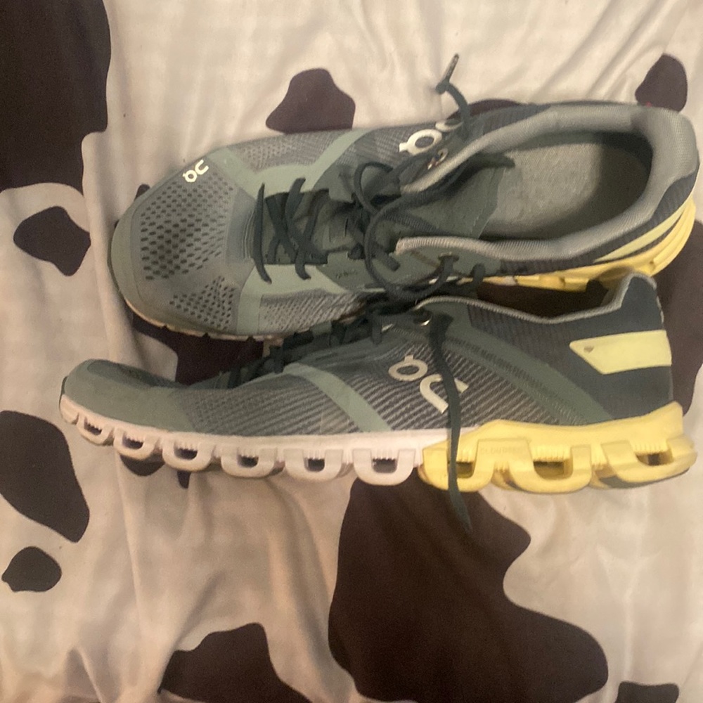 On Cloud shoes green and yellow- Size women 10.5